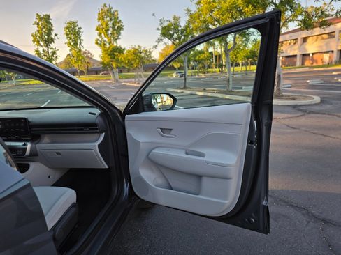 Used 2025 Hyundai Kona SEL AWD/4WD image 18