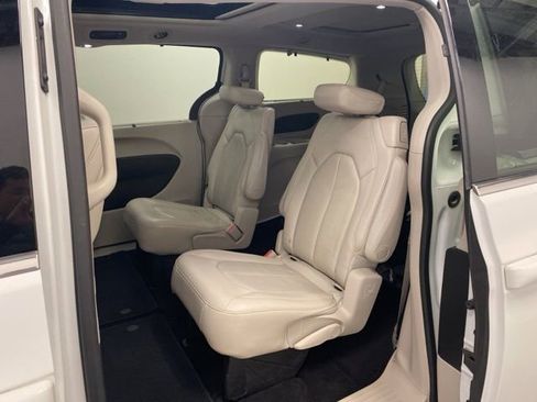 Used 2018 Chrysler Pacifica Touring-L Plus w/ Advanced Safetytec Group image 20