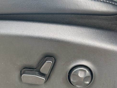 Used 2023 Chrysler Pacifica Touring-L FWD image 27