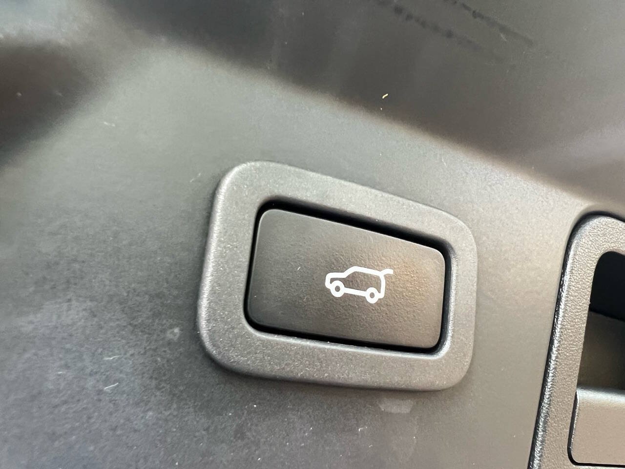 Used 2019 Land Rover Range Rover Velar R-Dynamic SE AWD/4WD image 19
