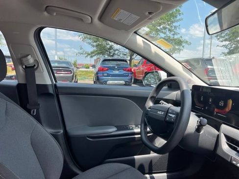 Used 2025 Kia K4 FWD image 32