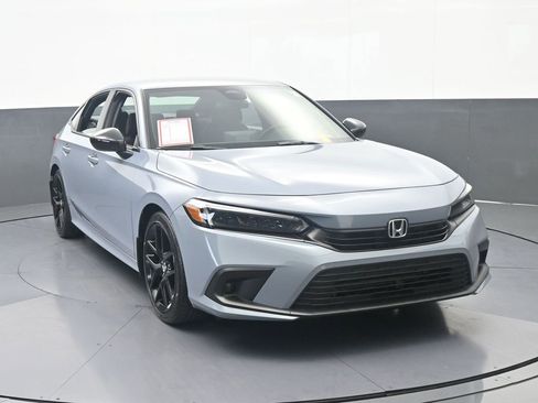 Used 2023 Honda Civic Sport image 9
