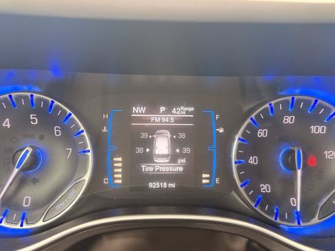 Used 2017 Chrysler Pacifica Touring-L w/ Tire & Wheel Group FWD image 27