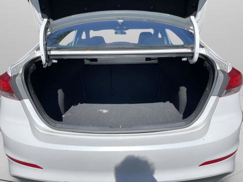 Used 2017 Hyundai Elantra SE image 28