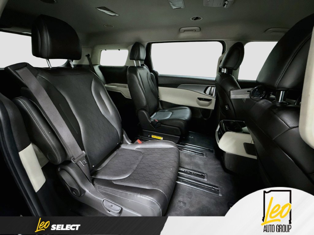 Used 2022 Kia Carnival EX FWD image 30