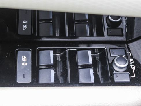 Used 2020 Land Rover Range Rover Velar R-Dynamic S image 20