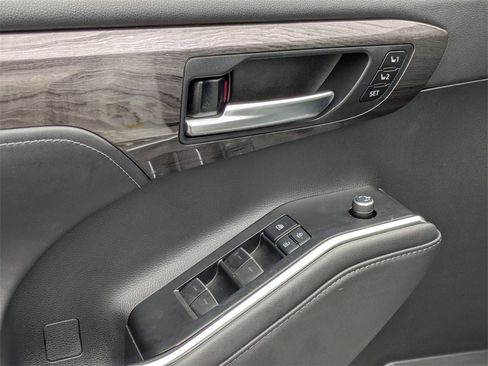 Used 2021 Toyota Highlander Platinum image 17