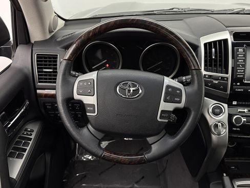 Used 2014 Toyota Land Cruiser image 29