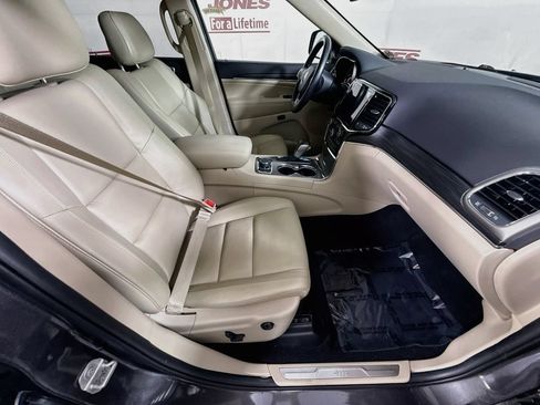 Used 2020 Jeep Grand Cherokee Limited AWD/4WD image 32