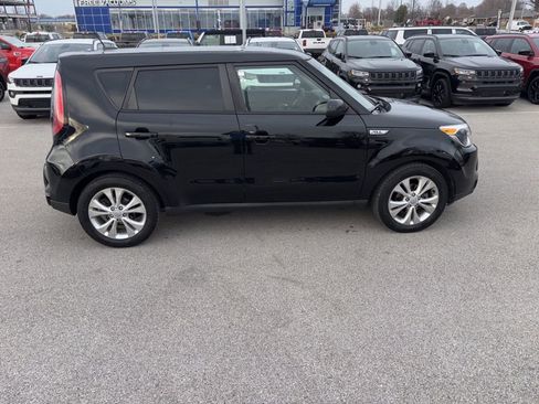 Used 2016 Kia Soul + image 6