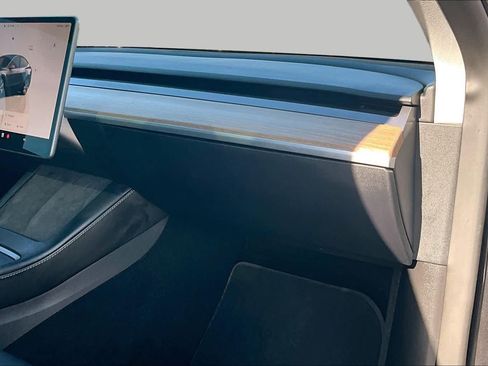 Used 2024 Tesla Model Y 2WD image 18