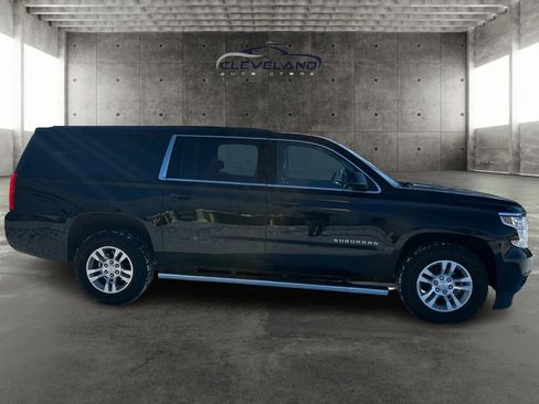 Used 2016 Chevrolet Suburban LT image 2