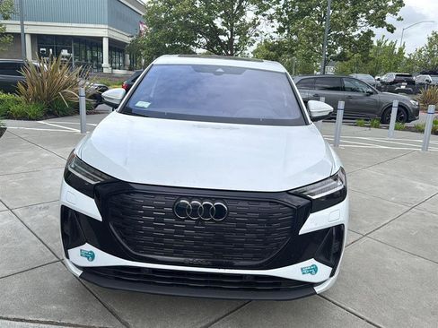Used 2024 Audi Q4 e-tron Prestige image 3