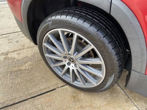 Used 2021 Mercedes-Benz GLB 250 4MATIC image 30