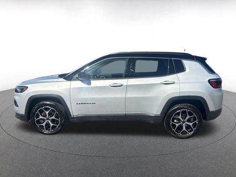 Used 2025 Jeep Compass Limited image 11