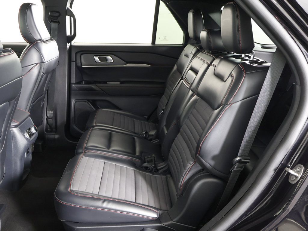 Used 2025 Ford Explorer ST-Line w/ ST-Line Street Pack AWD/4WD image 36