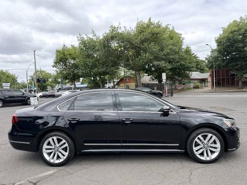 Used 2017 Volkswagen Passat 1.8T SEL Premium FWD image 5