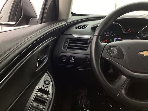Used 2019 Chevrolet Impala LT FWD image 34