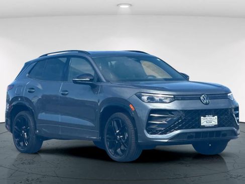Used 2025 Volkswagen Tiguan SE R-Line AWD/4WD image 5