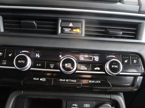 Used 2025 Honda Pilot Elite image 35