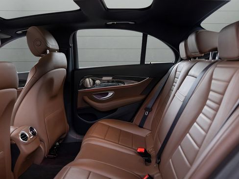 Used 2022 Mercedes-Benz E 350 4MATIC Sedan image 57