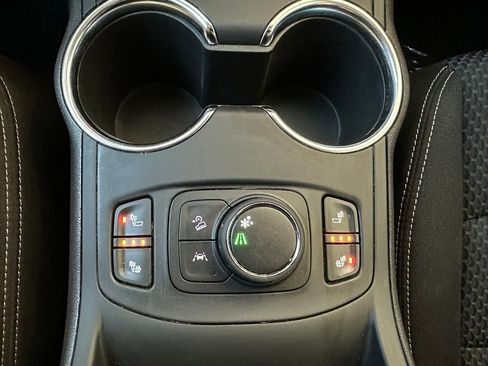 Used 2024 GMC Terrain SLE w/ Driver Convenience Package FWD image 28