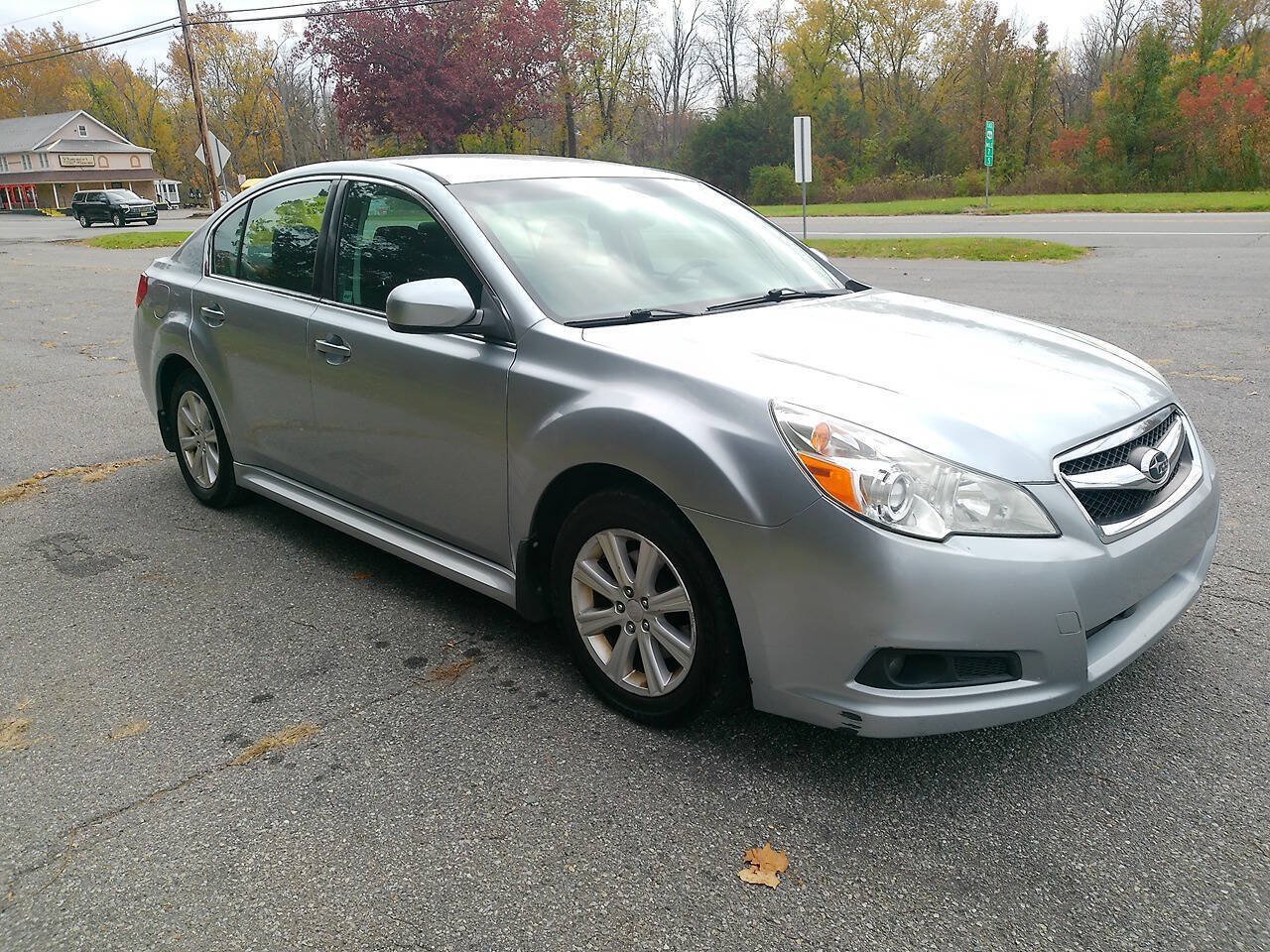 Used 2012 Subaru Legacy 2.5i Premium w/ Utility Pkg 2 AWD/4WD image 4