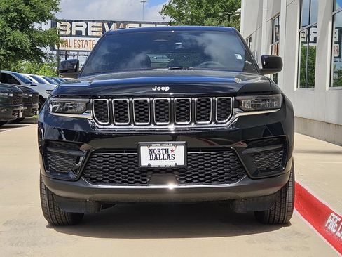 New 2026 Jeep Grand Cherokee Laredo RWD image 5