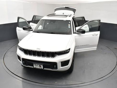 Used 2023 Jeep Grand Cherokee Overland w/ Luxury Tech Group IV AWD/4WD image 26
