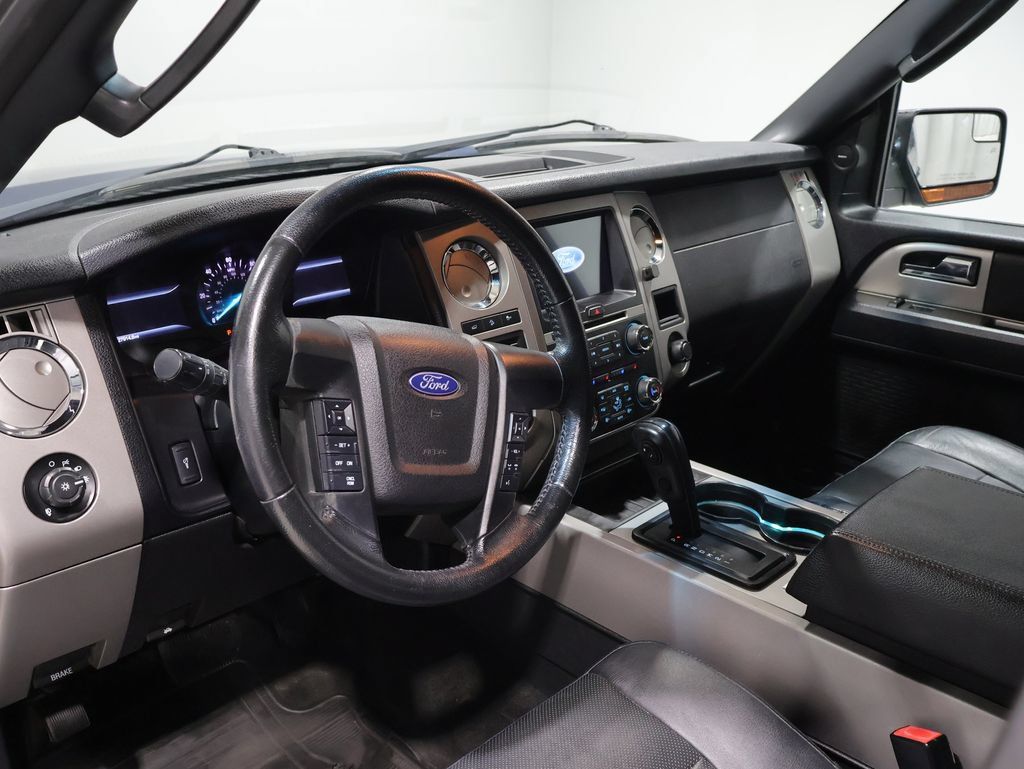 Used 2017 Ford Expedition XLT w/ Equipment Group 202A AWD/4WD image 22