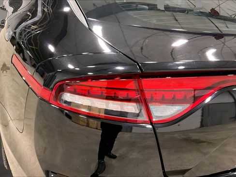 Used 2022 Kia Stinger GT2 AWD/4WD image 23