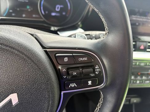 Certified 2022 Kia Niro EX FWD image 27