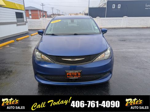 Used 2021 Chrysler Voyager LX image 7