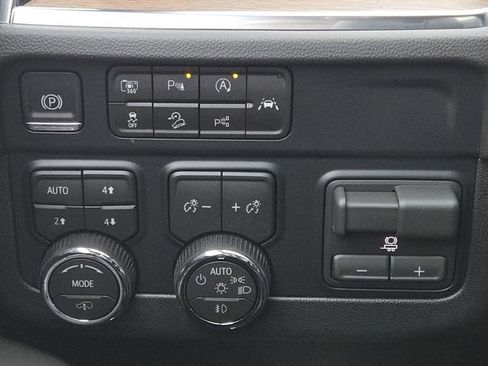 New 2026 Chevrolet Suburban High Country AWD/4WD image 14