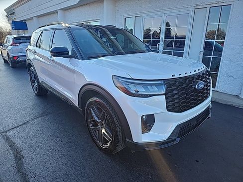 Used 2025 Ford Explorer ST-Line w/ Premium Package image 2