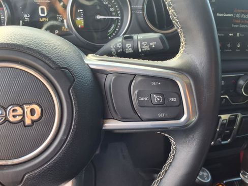 Used 2022 Jeep Wrangler Unlimited Sahara w/ Cold Weather Group AWD/4WD image 17