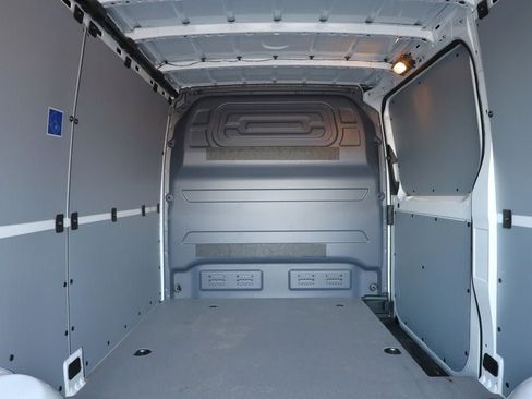 Used 2025 Mercedes-Benz Sprinter 2500 image 24