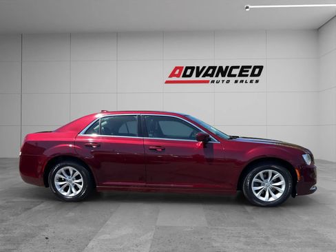 Used 2015 Chrysler 300 Limited RWD image 8