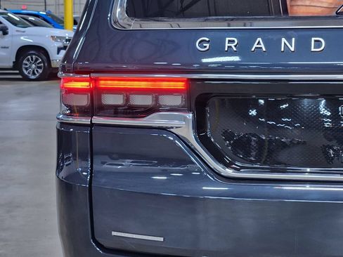 Used 2022 Jeep Grand Wagoneer Series III AWD/4WD image 20
