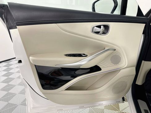 Used 2023 Aston Martin DBX AWD/4WD image 19