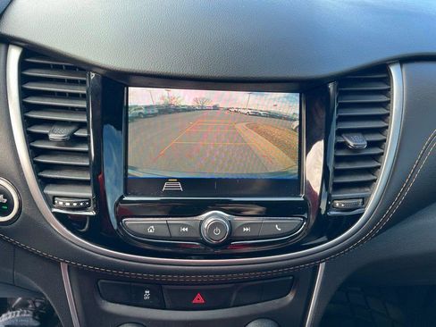 Used 2022 Chevrolet Trax LT w/ LT Convenience Package image 31