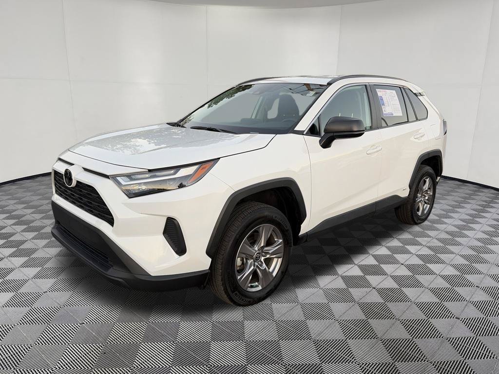 Used 2025 Toyota RAV4 LE AWD/4WD image 4