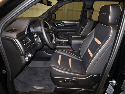 Used 2024 GMC Yukon AT4 w/ Technology Package image 12