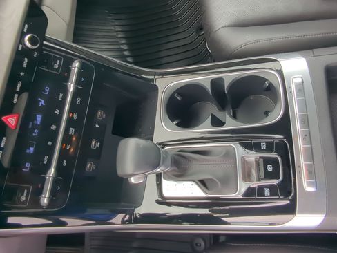 Certified 2024 Kia Carnival EX FWD image 18