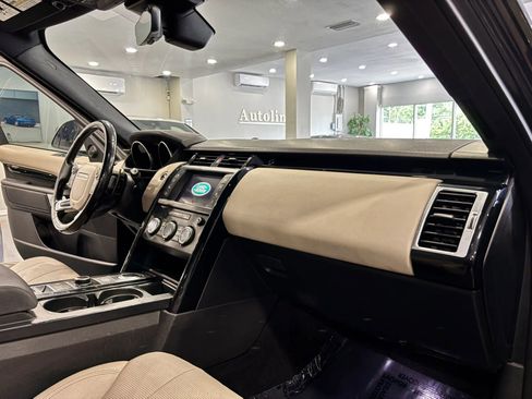 Used 2017 Land Rover Discovery SE AWD/4WD image 10