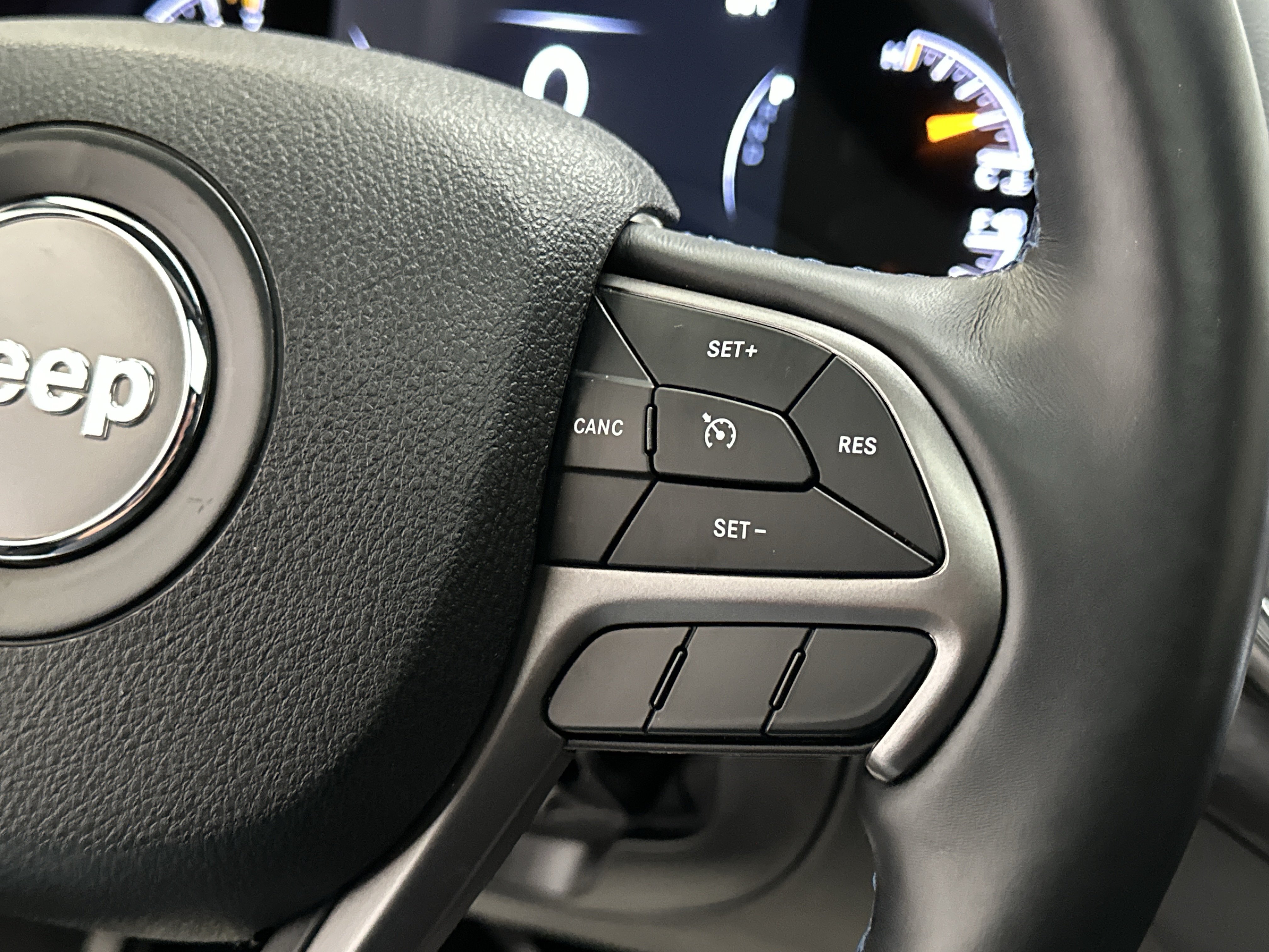 Used 2018 Jeep Grand Cherokee Laredo AWD/4WD image 27