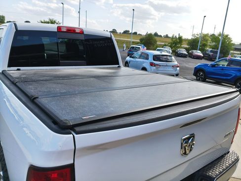 Used 2017 RAM 1500 Classic SLT w/ SLT Plus D←cor Group AWD/4WD image 15