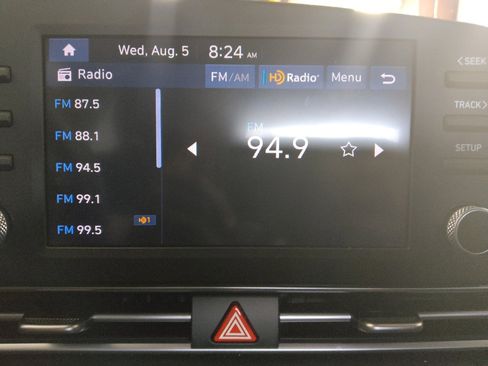 Used 2025 Hyundai Elantra SE FWD image 25