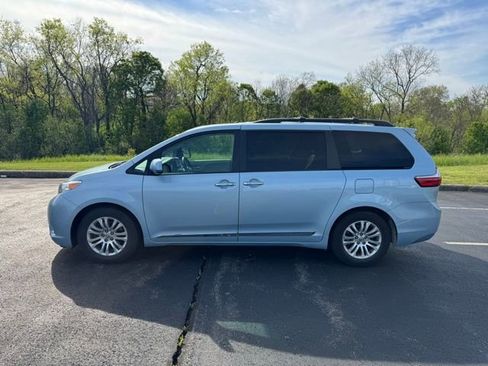 Used 2015 Toyota Sienna XLE image 6