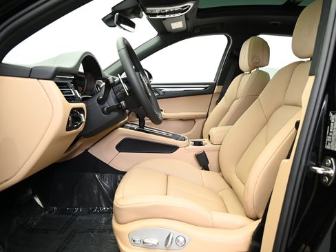 Used 2025 Porsche Macan image 39